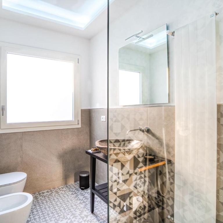 Suite Mariagiovanni - Camera Familiare con Bagno Privato - 1