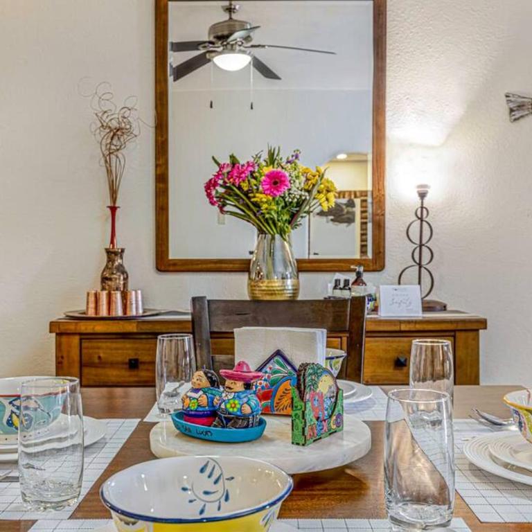 Chic Marina 2BR condo with Pool Access - Apartamento de 2 dormitorios - 9