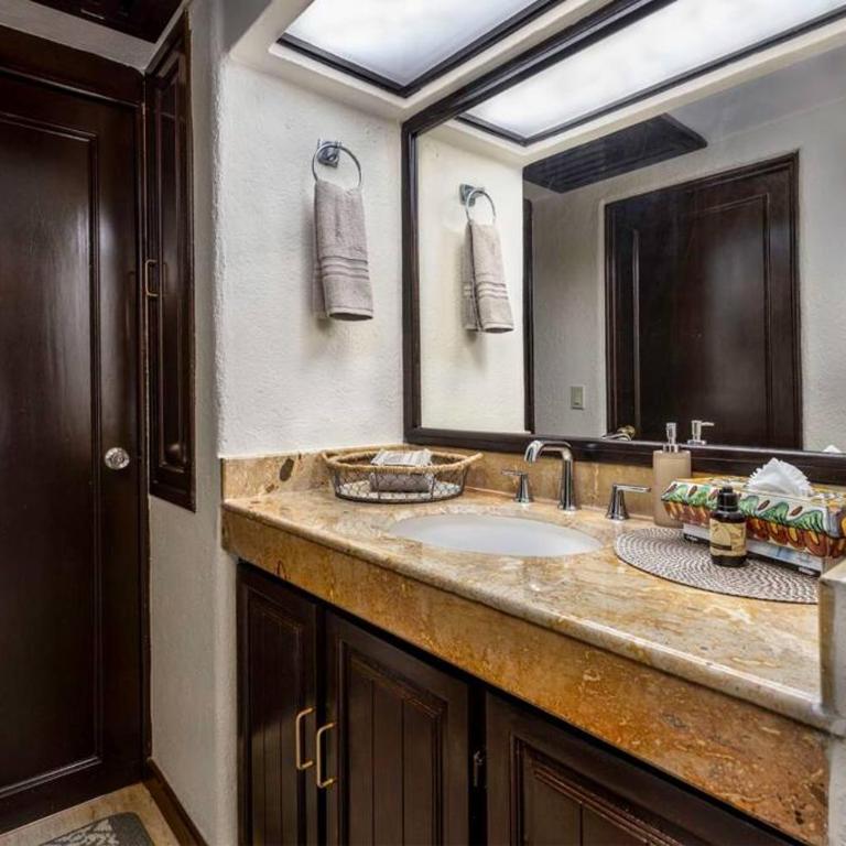 Chic Marina 2BR condo with Pool Access - Apartamento de 2 dormitorios - 12