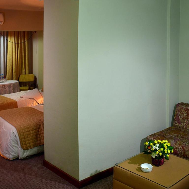 Cesar's Plaza Hotel - Habitación Familiar - 4