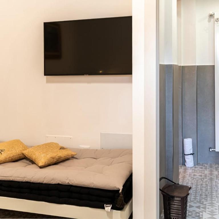Suite Mariagiovanni - Camera Tripla con Bagno Privato - 6