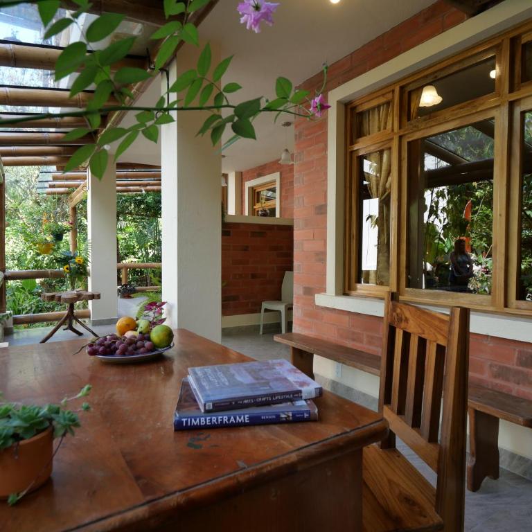 Casa del Rio en MINDO - Family Room with Garden View - 13