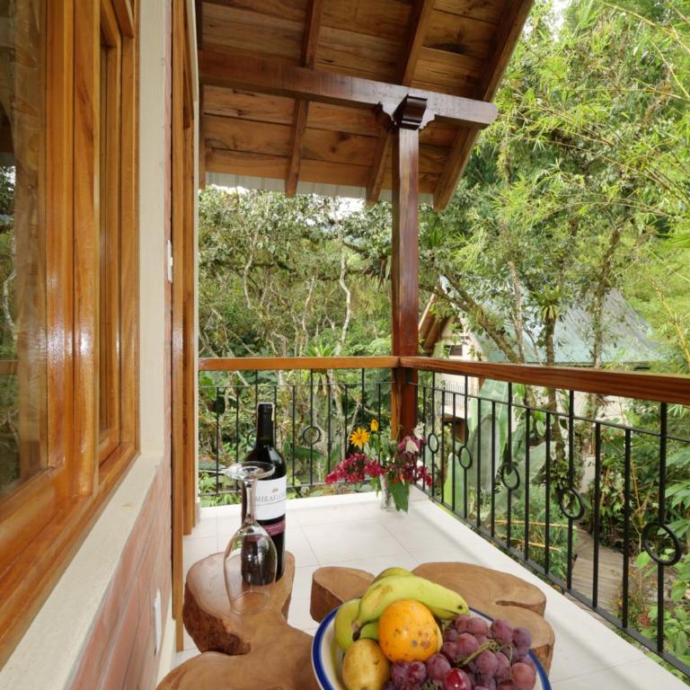 Casa del Rio en MINDO - Family Room with Mountain View - 11