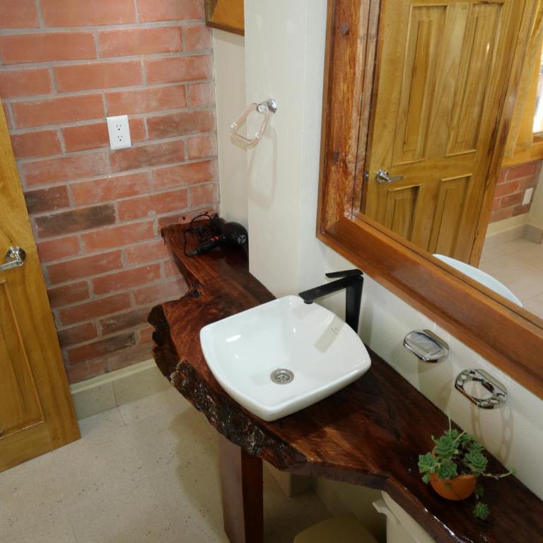 Casa del Rio en MINDO - Double Room with Balcony - 11