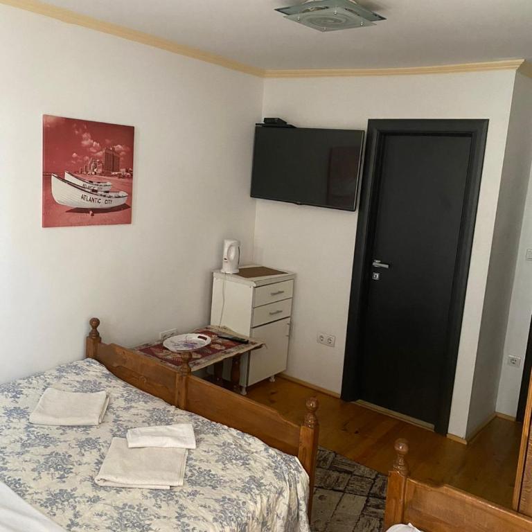 Villa Jadran Apartments - Economy Triple Room - 1