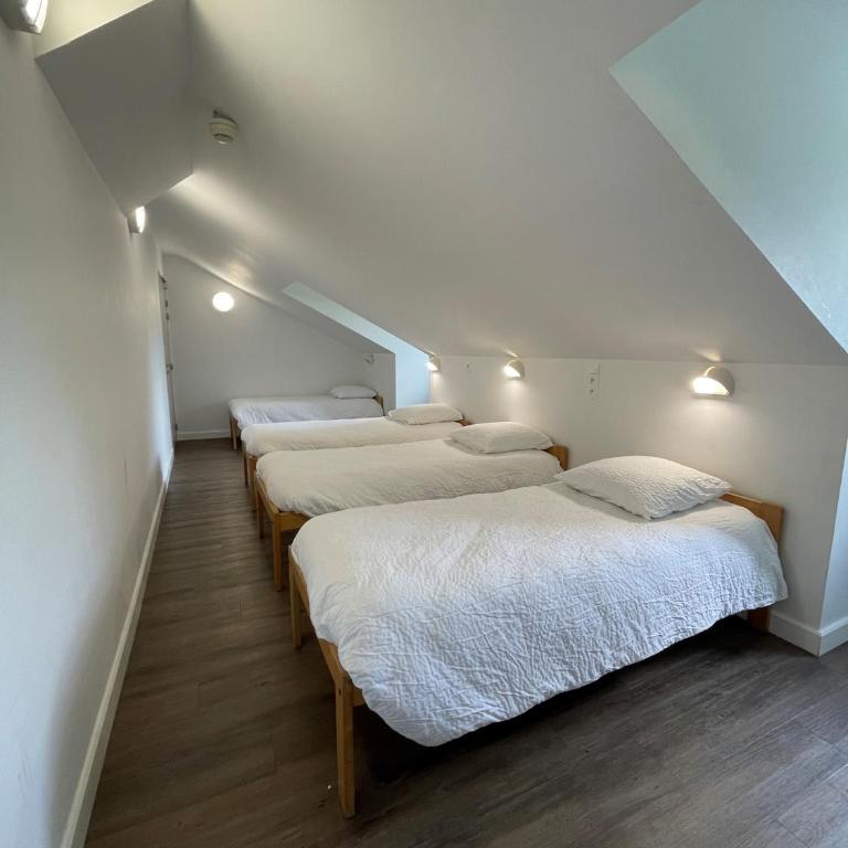 Auberge de jeunesse HI Millau La Maladrerie - Chambre Familiale avec Salle de Bains - 2