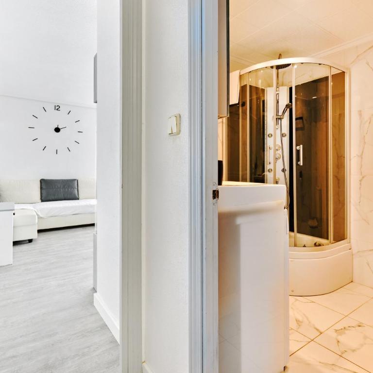 Espanhouse Sunrise - Two-Bedroom Apartment - 10