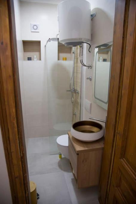 Plaza del Oriente Old Town - Two-Bedroom Deluxe Apartment - 5
