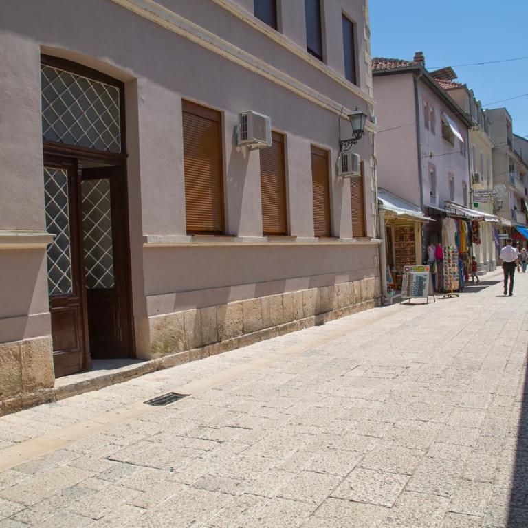 Plaza del Oriente Old Town - Two-Bedroom Deluxe Apartment - 8