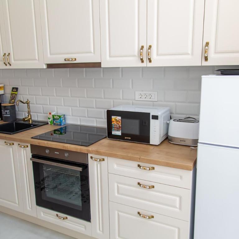 Plaza del Oriente Old Town - Two-Bedroom Deluxe Apartment - 9