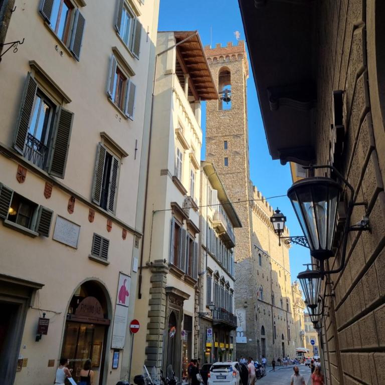 LA SEDE DELL'ARTE Monolocale Studio e Camere in Torre Medievale vicino a Duomo e Piazza Signoria - Monolocale su 2 Livelli - 4