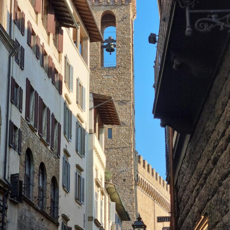 LA SEDE DELL'ARTE Monolocale Studio e Camere in Torre Medievale vicino a Duomo e Piazza Signoria - Monolocale su 2 Livelli - 22