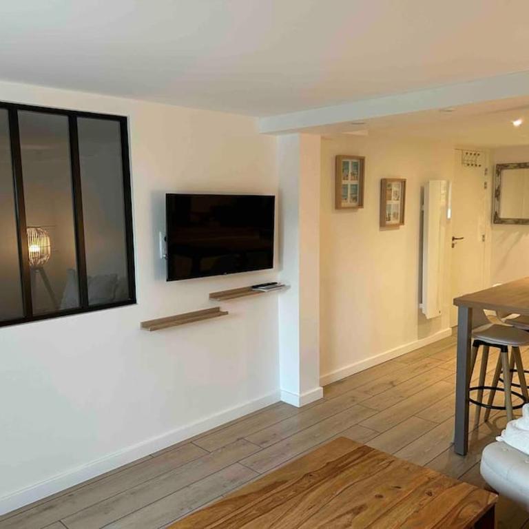 Logement avec piscine privée chauffée - Maison 2 Chambres - 4