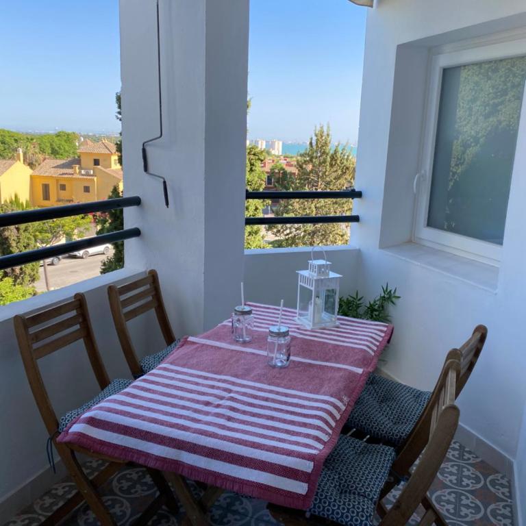 Piso muy moderno para 4 personas y una cuna a 7 min caminando a la playa, con aire, balcón con vistas y 2 piscinas - Apartamento de 2 dormitorios - 39