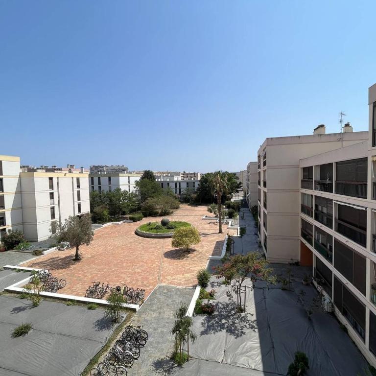 Appartement rénové T3, 6 couchages, proche plage et commerces, parking sécurisé, animaux acceptés - FR-1-106-56 - Apartment - 3