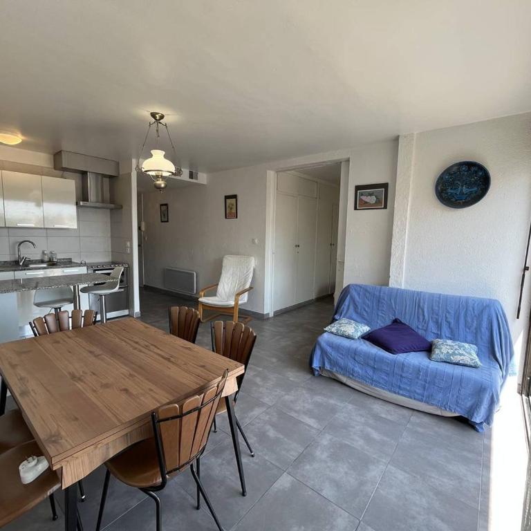 Appartement rénové T3, 6 couchages, proche plage et commerces, parking sécurisé, animaux acceptés - FR-1-106-56 - Apartment - 5