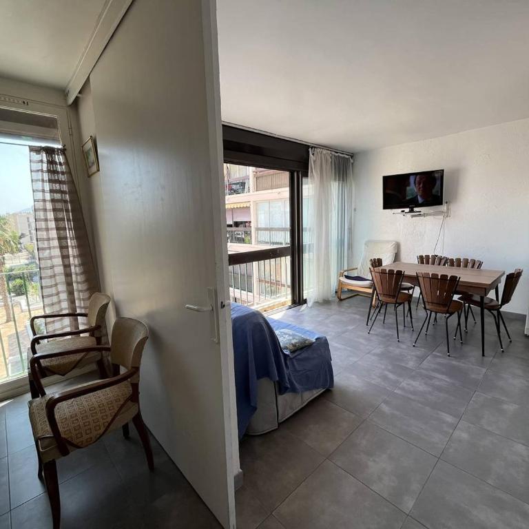 Appartement rénové T3, 6 couchages, proche plage et commerces, parking sécurisé, animaux acceptés - FR-1-106-56 - Apartment - 9
