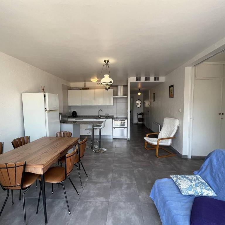 Appartement rénové T3, 6 couchages, proche plage et commerces, parking sécurisé, animaux acceptés - FR-1-106-56 - Apartment - 23