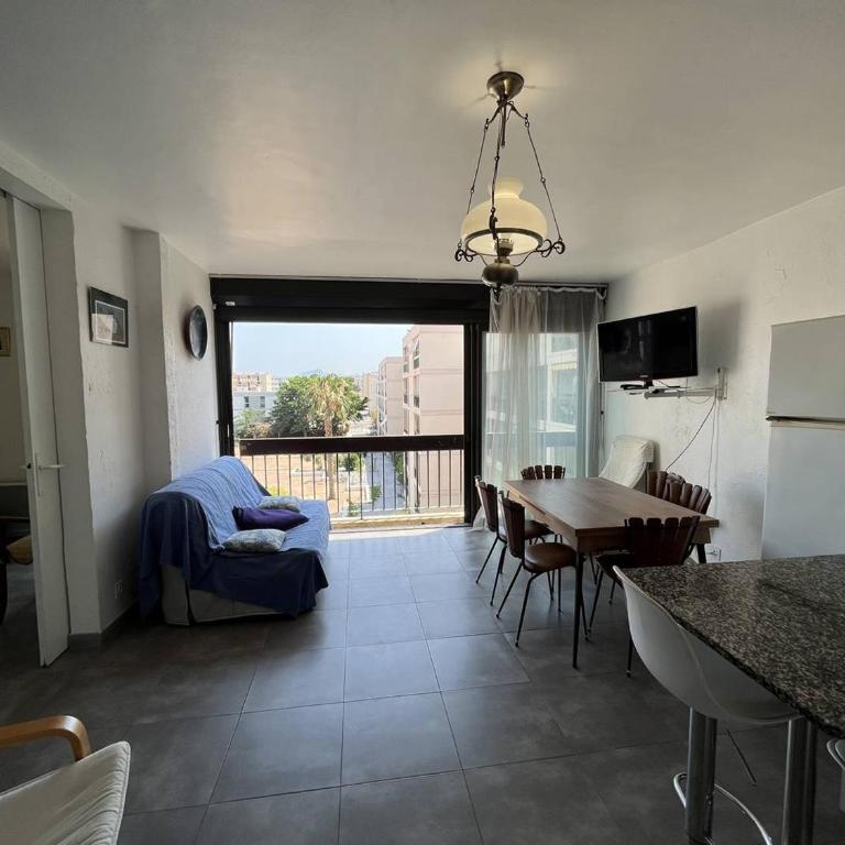 Appartement rénové T3, 6 couchages, proche plage et commerces, parking sécurisé, animaux acceptés - FR-1-106-56 - Apartment - 24
