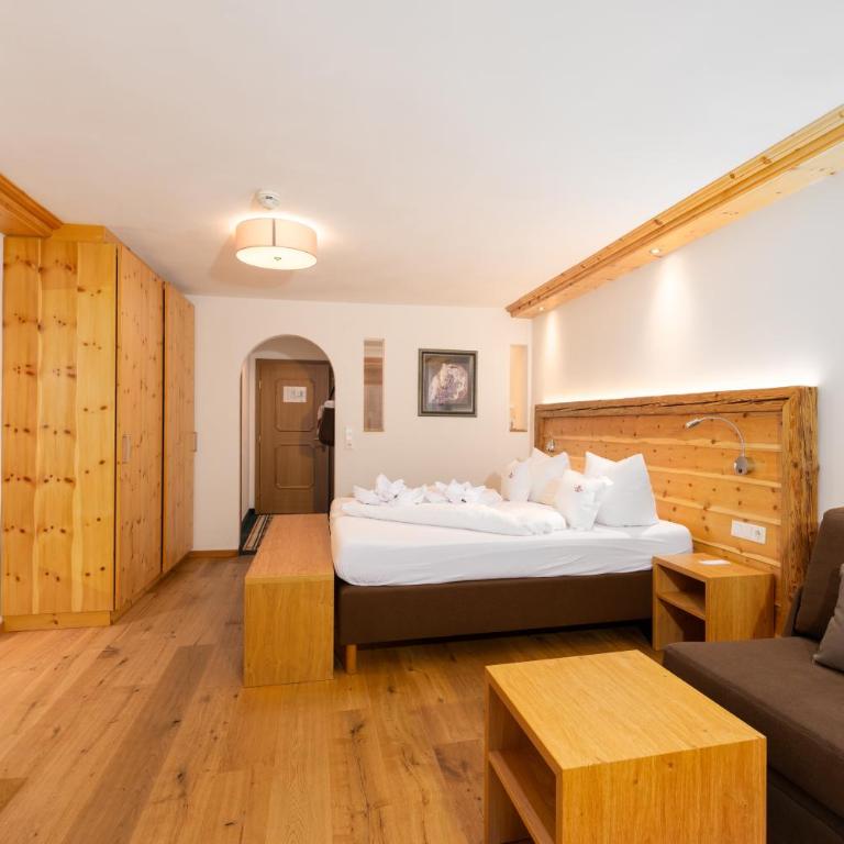 Hotel Schwarzer Adler - Deluxe Suite - 3