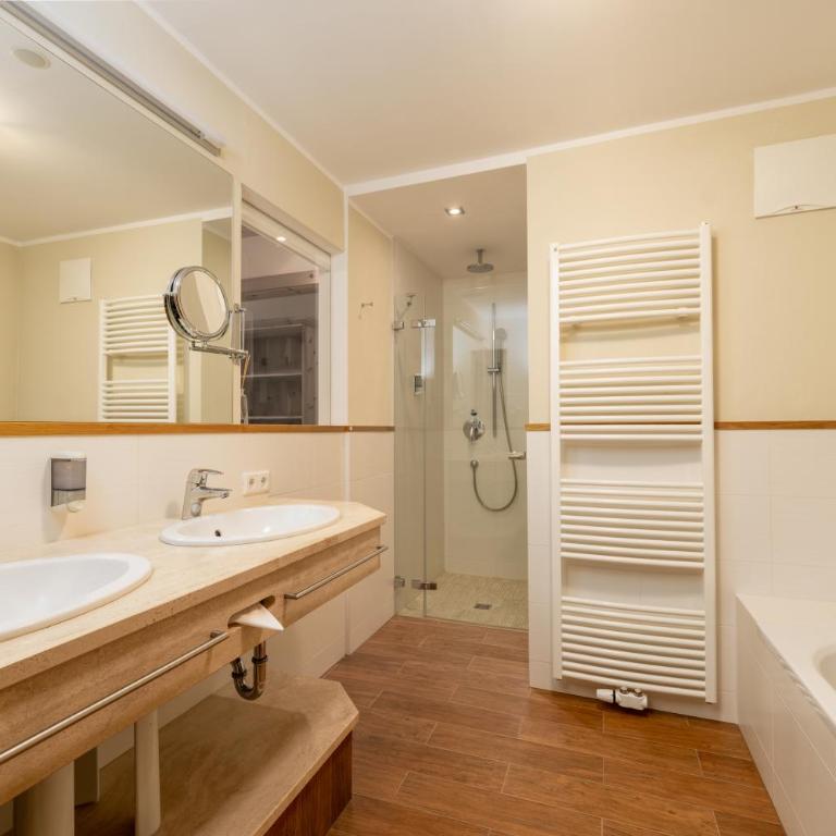 Hotel Schwarzer Adler - Familiensuite - 3