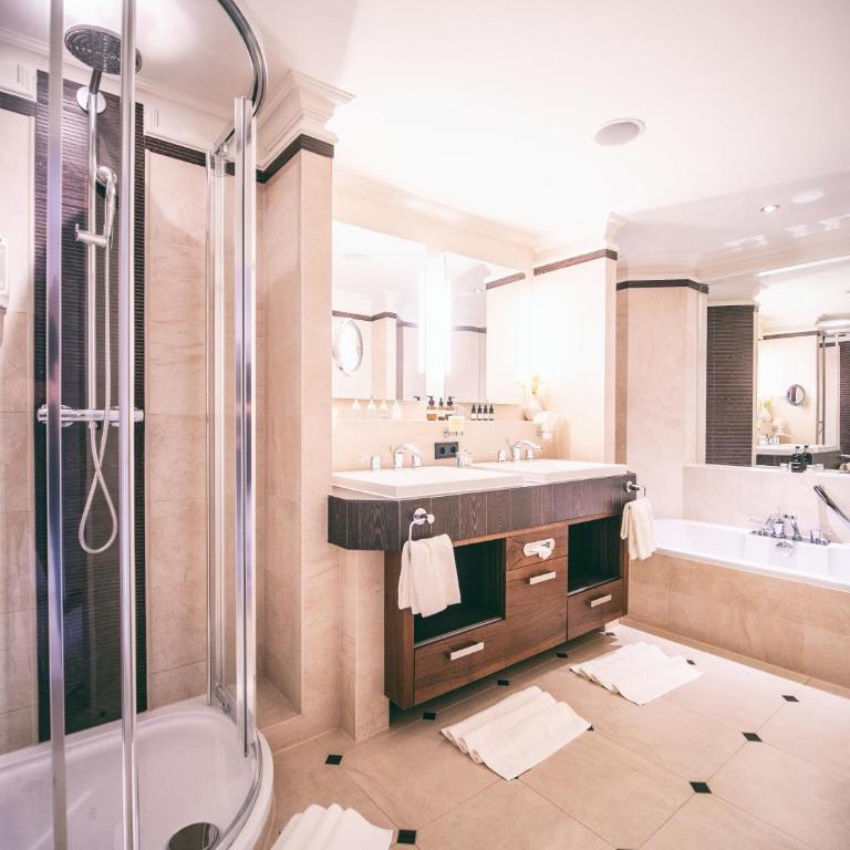 Wellnessresidenz Alpenrose - Deluxe Suite mit Balkon - 3