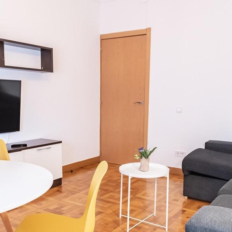 Adaptado y cómodo apartamento en Iturrama - Apartamento de 3 dormitorios - 1