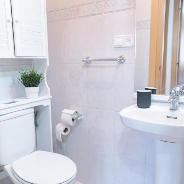 Adaptado y cómodo apartamento en Iturrama - Apartamento de 3 dormitorios - 8
