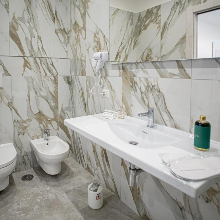 Forever Luxury Rooms - Camera Tripla con Bagno Privato - 12