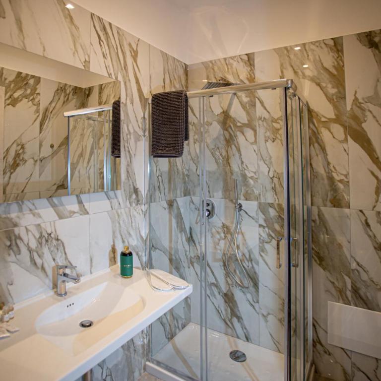 Forever Luxury Rooms - Camera Tripla con Bagno Privato - 11