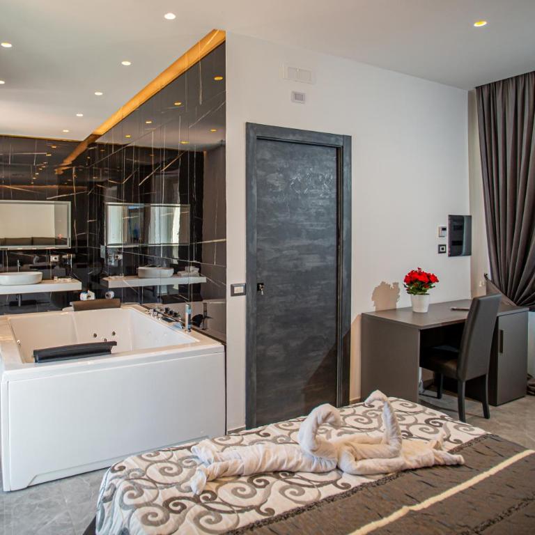 Forever Luxury Rooms - Suite King con Vasca Idromassaggio - 7