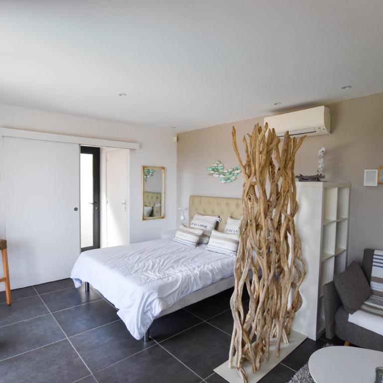 Villa Louancelie B&B - Habitación Doble Deluxe con balcón y vistas al mar - 4