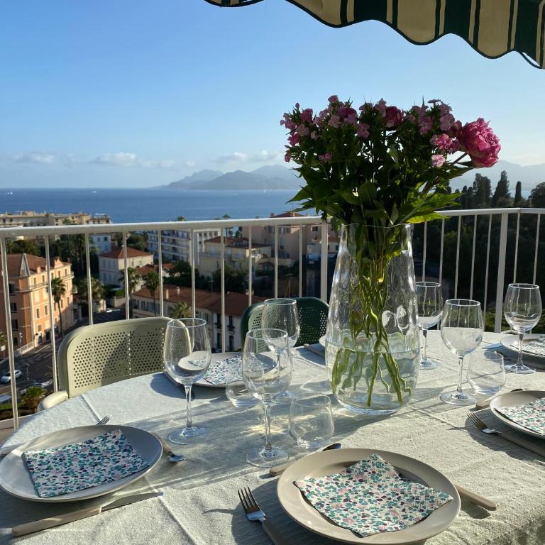 Vue mer à couper le souffle - nouveau entièrement rénové - Appartement 2 Chambres - 45