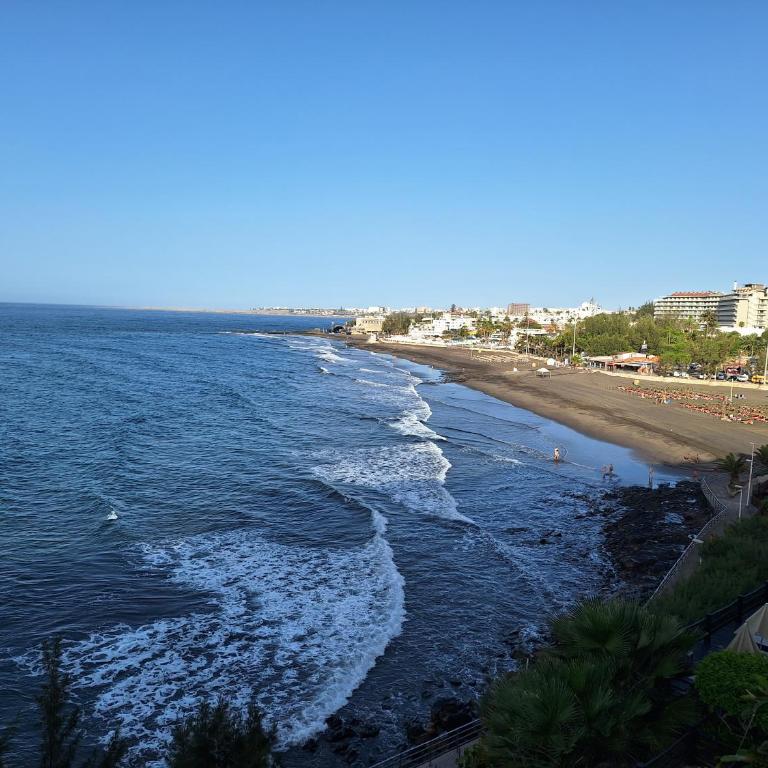 White and Quiet! Modern apartment in San Agustin - One-Bedroom Apartment - 29