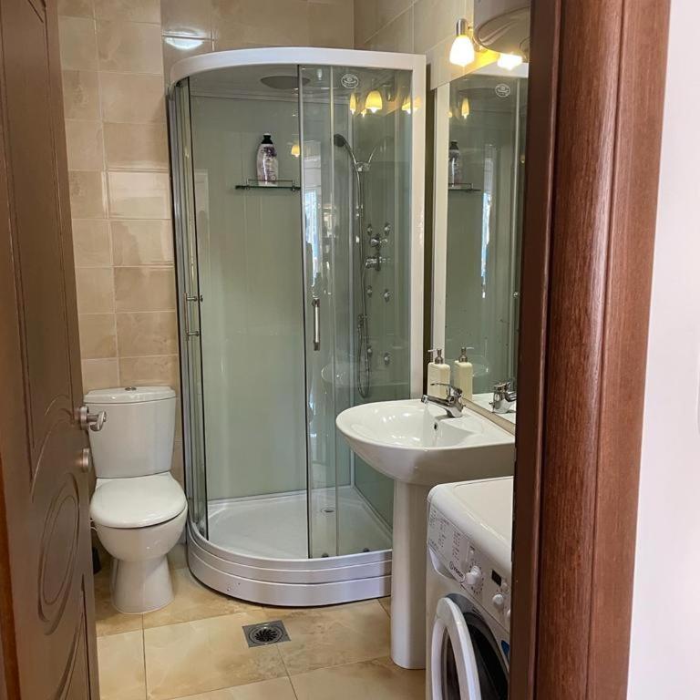 Riverside Villa - One-Bedroom Apartment - 7