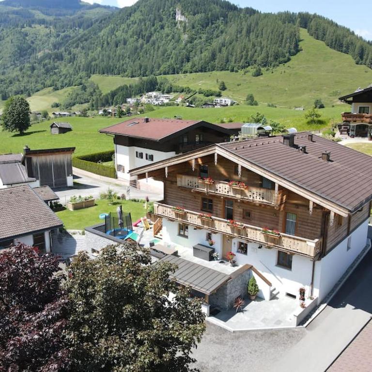 Gemütliche Dachgeschosswohnung mit Balkon & Garten - Apartment mit 3 Schlafzimmern - 25