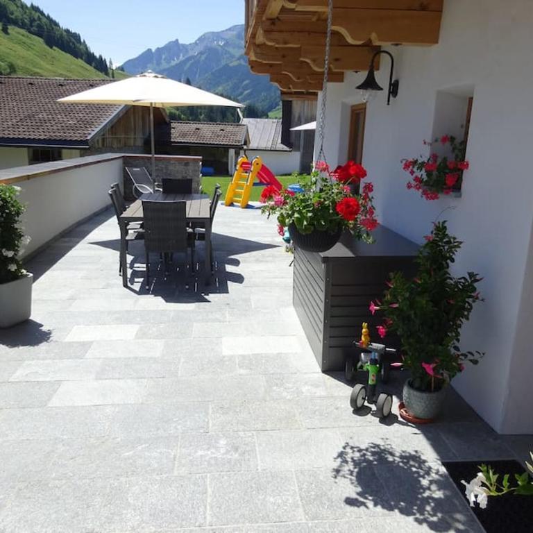 Gemütliche Dachgeschosswohnung mit Balkon & Garten - Apartment mit 3 Schlafzimmern - 31