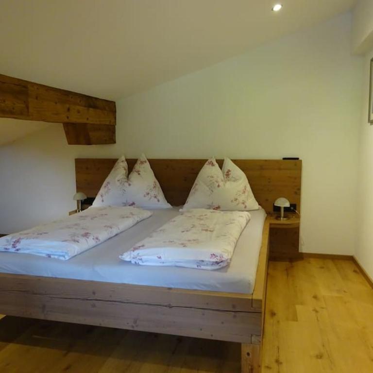 Gemütliche Dachgeschosswohnung mit Balkon & Garten - Apartment mit 3 Schlafzimmern - 40