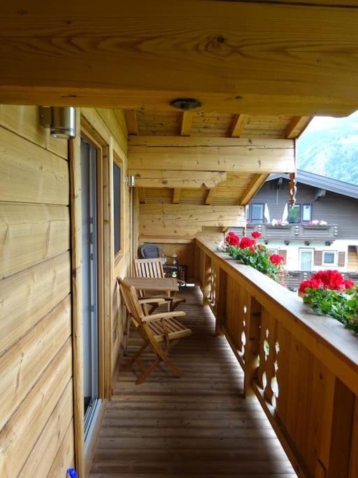Gemütliche Dachgeschosswohnung mit Balkon & Garten - Apartment mit 3 Schlafzimmern - 48