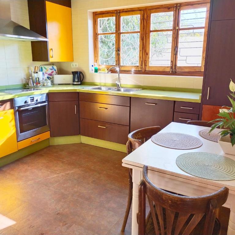 Preciosa casa grande con patio en Sevilla 8PAX - Casa de 4 dormitorios - 15