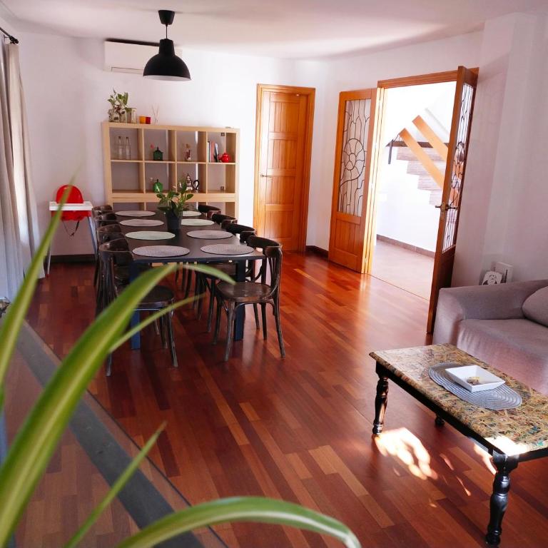 Preciosa casa grande con patio en Sevilla 8PAX - Casa de 4 dormitorios - 12