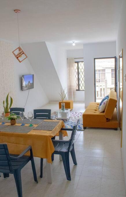 Apartamento con buena ubicación PARA FAMILIA Grande - Apartamento de 3 dormitorios - 20