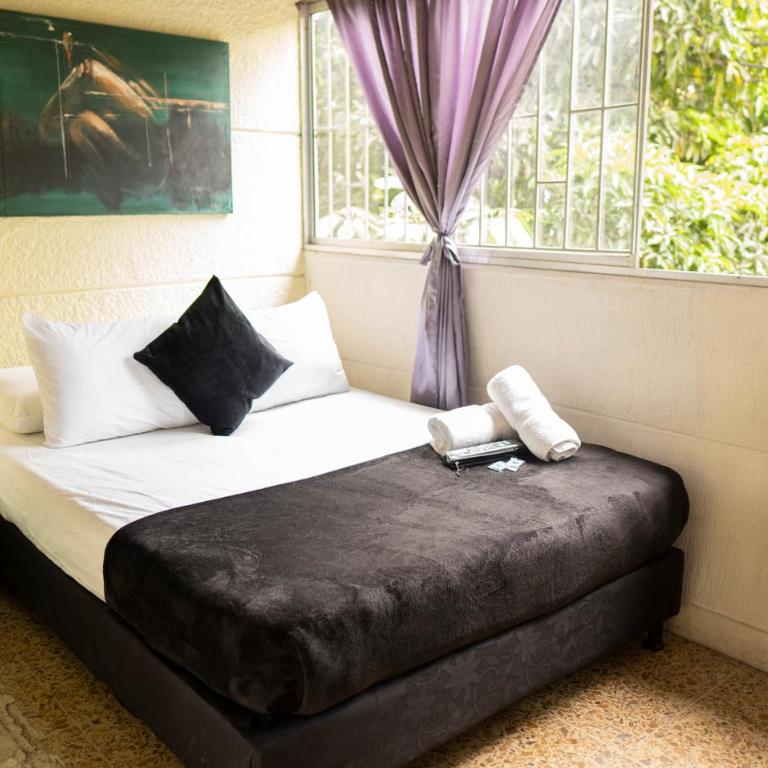 Buntes House-Casa Hotel Laureles-Estadio - Habitación Doble con baño compartido - 9