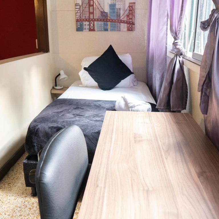 Buntes House-Casa Hotel Laureles-Estadio - Triple Room with Garden View - 4