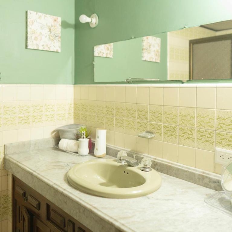 Buntes House-Casa Hotel Laureles-Estadio - Deluxe Quadruple Room - 6