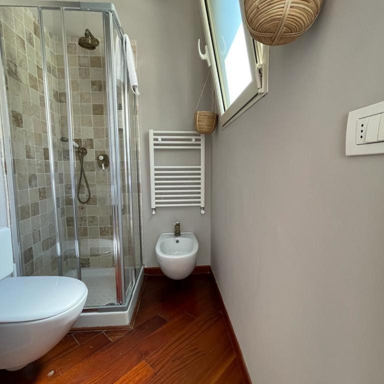 Apulia Journey - Manzoni 11 - Family Room with Private Bathroom - 8