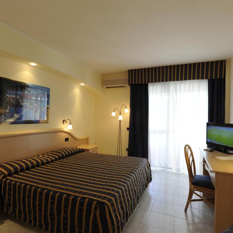 Pugnochiuso Resort Hotel del Faro - Camera Matrimoniale con Letto Supplementare - 1