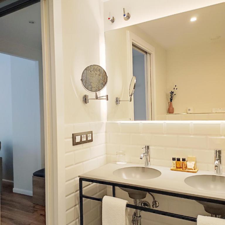 Taverna de la Sal Boutique Hotel - Habitación Doble Deluxe con balcón y vistas al mar - 9