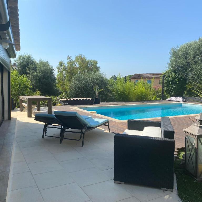 Détente à Lorgues avec piscine privée - Appartement - Vue sur Piscine - 7