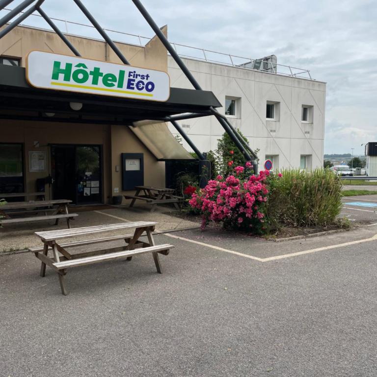 Hotel First Eco Dieppe - Chambre Triple avec Salle de Bains Commune - 5